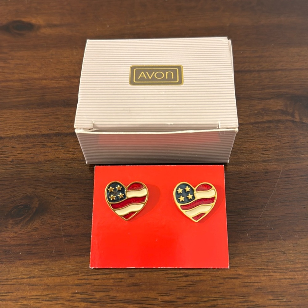 Vintage AVON 1990 Heart of America USA Flag Pierced Earrings Americana Patriotic